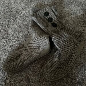 Gray Cardy Knit sweater uggs